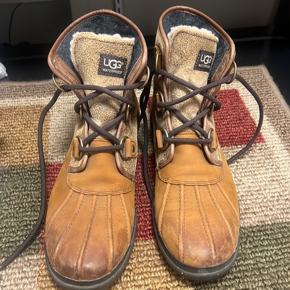 Women’s ugg waterproof Sherpa lined boots